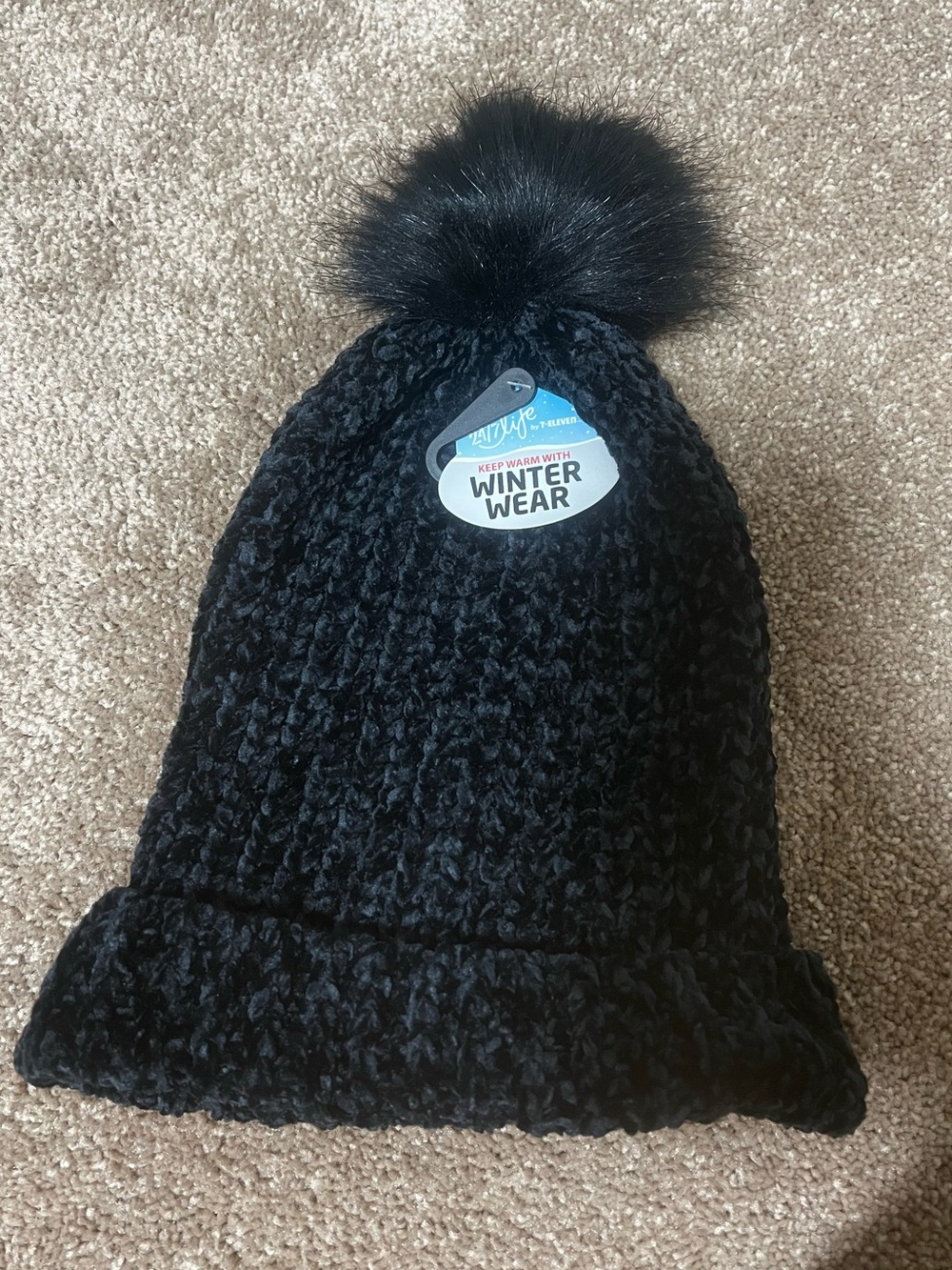 NEW Winter wear women’s beanie with pom Pom